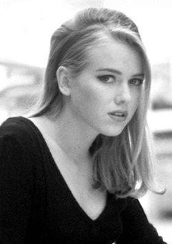 Naomi watts. Hình ảnh nóng bỏng trong trang phục áo tắm thời trẻ, trước và sau phẫu thuật thẩm mỹ