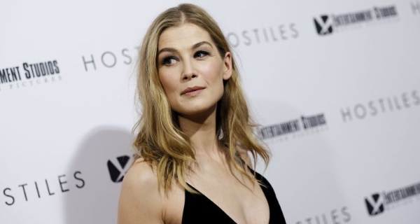 Rosamund Pike. Những bức ảnh nóng bỏng trong trang phục áo tắm, Maxim, figure, plastic, biography, Personal life