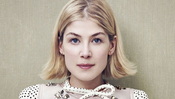 Rosamund Pike. Những bức ảnh nóng bỏng trong trang phục áo tắm, Maxim, figure, plastic, biography, Personal life