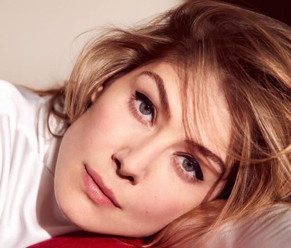 Rosamund Pike. Những bức ảnh nóng bỏng trong trang phục áo tắm, Maxim, figure, plastic, biography, Personal life