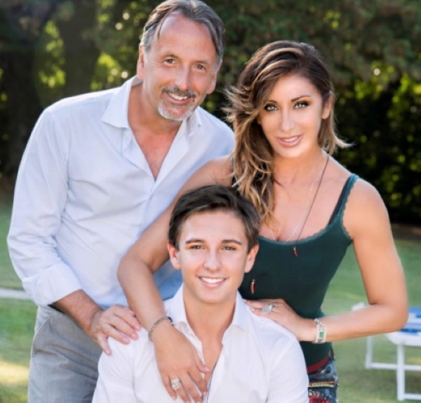 Sabrina Salerno. Ảnh hot thời trẻ, hiện tại, trước và sau khi phẫu thuật thẩm mỹ, tiểu sử