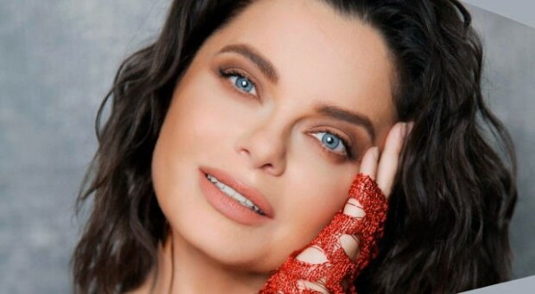 ناتاشا كوروليفا. صور ساخنة ، قبل وبعد عمليات التجميل ، السيرة الذاتية ، الحياة الشخصية