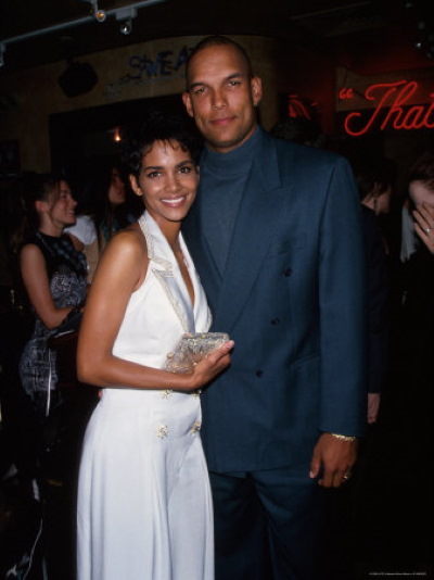 Holly (Halle) Berry.Ảnh nóng trong trang phục áo tắm, trước và sau khi phẫu thuật thẩm mỹ, tiểu sử, đời tư