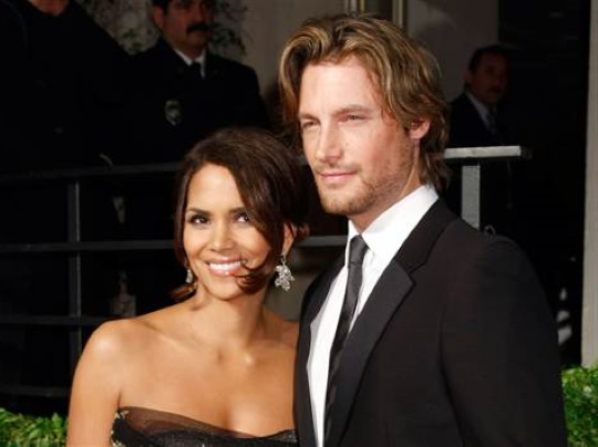 Holly (Halle) Berry. Ảnh nóng trong trang phục áo tắm, trước và sau khi phẫu thuật thẩm mỹ, tiểu sử, đời tư