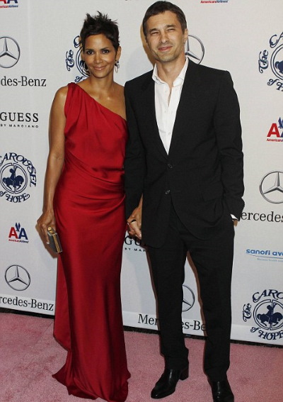 Holly (Halle) Berry. Ảnh nóng trong trang phục áo tắm, trước và sau khi phẫu thuật thẩm mỹ, tiểu sử, đời tư