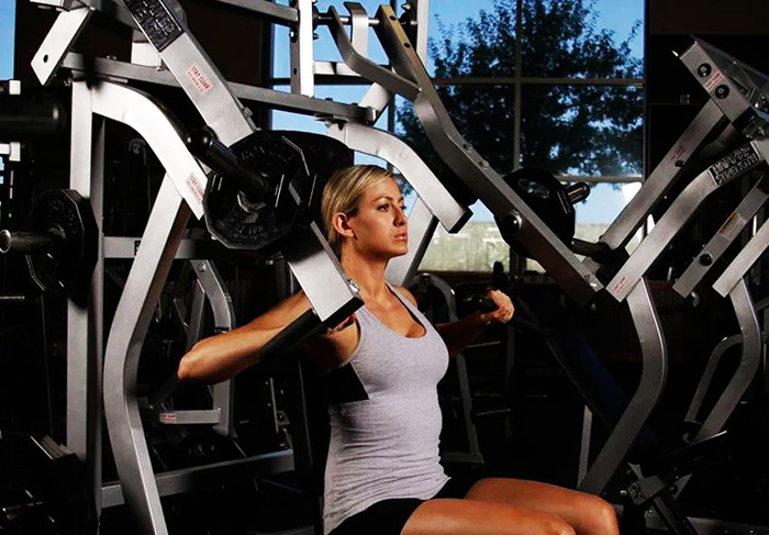 Cara mengepam bahagian bawah otot dada dengan dumbbells, push-up, barbell
