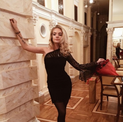 Liza Peskova. Hình ảnh nóng bỏng trong trang phục áo tắm, trước và sau phẫu thuật thẩm mỹ, tiểu sử, đời tư