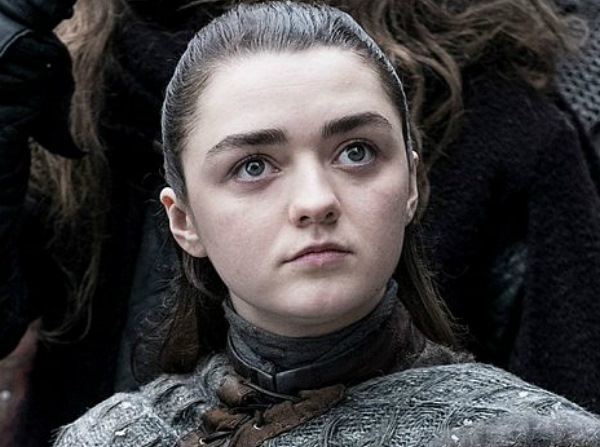 Maisie Williams. Ảnh bị đánh cắp, nóng bỏng trong trang phục áo tắm, đồ lót, thông số hình thể, tiểu sử