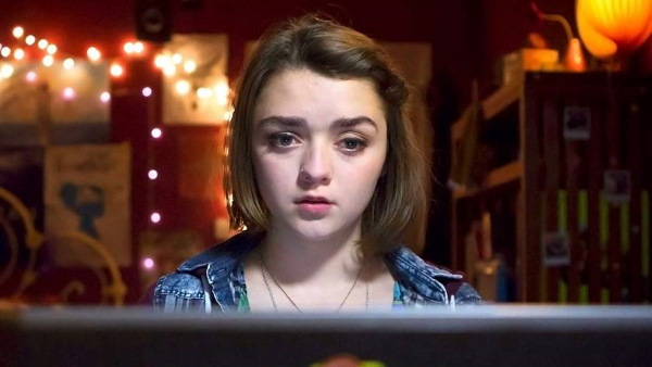 Maisie Williams. Ảnh bị đánh cắp, nóng bỏng trong trang phục áo tắm, đồ lót, thông số hình thể, tiểu sử