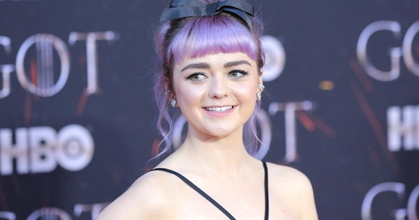 Maisie Williams. Ảnh bị đánh cắp, nóng bỏng trong trang phục áo tắm, đồ lót, thông số hình thể, tiểu sử