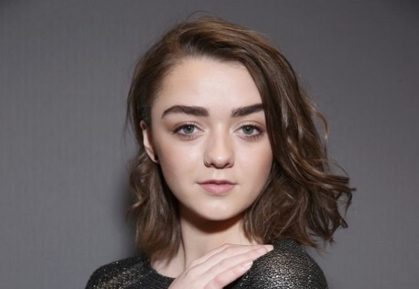 Maisie Williams. Ảnh bị đánh cắp, nóng bỏng trong trang phục áo tắm, đồ lót, thông số hình thể, tiểu sử