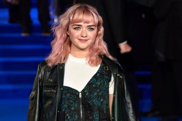 Maisie Williams. Ảnh bị đánh cắp, nóng bỏng trong trang phục áo tắm, đồ lót, thông số hình thể, tiểu sử