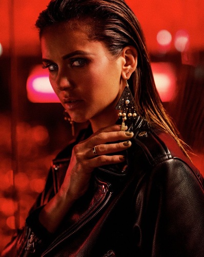 Nina Dobrev. Ảnh nóng, áo tắm, đồ nhựa, figure, tiểu sử, đời tư