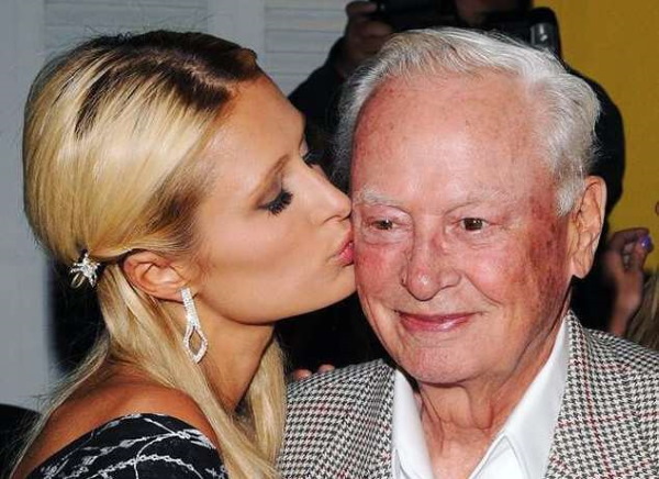 Paris Hilton. Hình ảnh nóng bỏng trong trang phục áo tắm, trước và sau khi phẫu thuật thẩm mỹ, hình thể, tiểu sử
