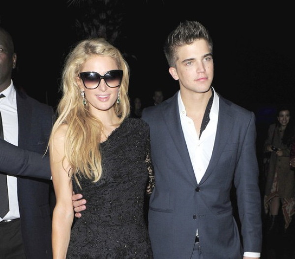 Paris Hilton. Hình ảnh nóng bỏng trong trang phục áo tắm, trước và sau khi phẫu thuật thẩm mỹ, hình thể, tiểu sử