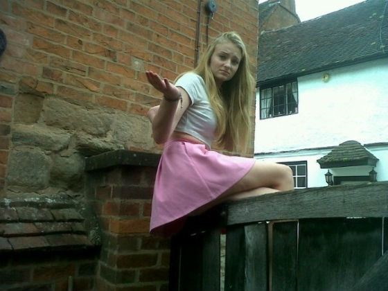 Sophie Turner. Foto panas dalam pakaian renang, seluar dalam, tinggi badan, berat badan, biografi, kehidupan peribadi