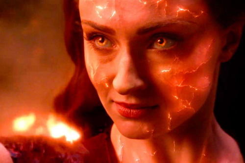 Sophie Turner. Foto panas dalam pakaian renang, seluar dalam, tinggi badan, berat badan, biografi, kehidupan peribadi