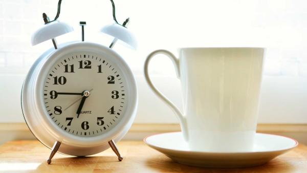 Como acordar de manhã cedo é fácil e ficar acordado o dia todo