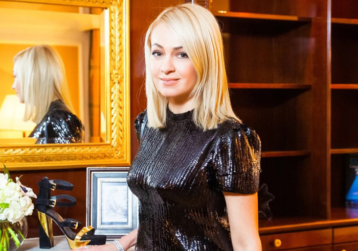 Yana Rudkovskaya. Những bức ảnh nóng bỏng trong trang phục áo tắm, trước và sau khi phẫu thuật thẩm mỹ, trưởng thành, ve