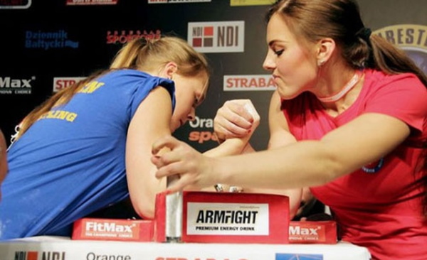 Armwrestling สำหรับผู้เริ่มต้น ออกกำลังกายที่บ้านในโรงยิม