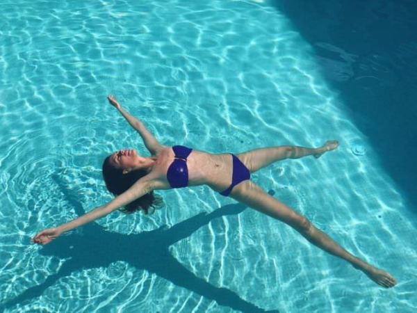 Diana Pozharskaya. Hình ảnh nóng bỏng trong trang phục áo tắm trước và sau khi phẫu thuật thẩm mỹ