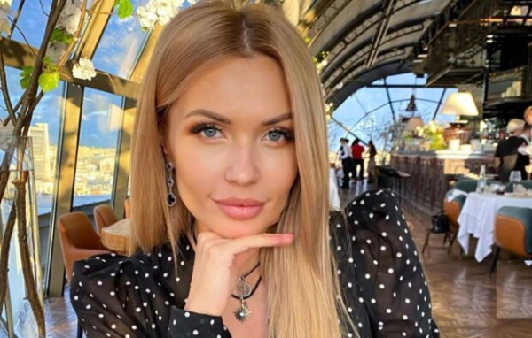 Ekaterina Usmanova. Hình ảnh trước và sau khi thể thao, nhựa, tiểu sử