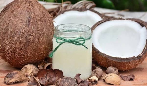 Santan kelapa untuk rambut, muka, badan. Bagaimana nak guna