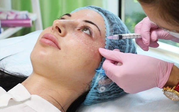 Beg di bawah mata: prosedur kosmetik, suntikan. Ulasan