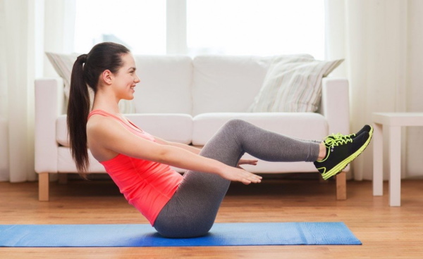 Levantando o corpo na prensa, deitado de costas, um banco inclinado com fixação das pernas, kettlebell, peso. Quais músculos trabalham