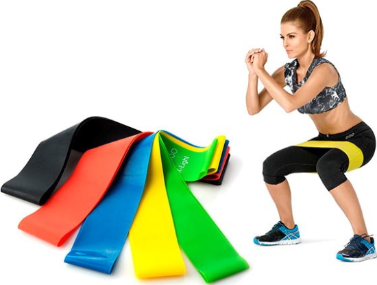 Squats dengan elastik pada kaki untuk punggung. Kesan otot mana yang berfungsi
