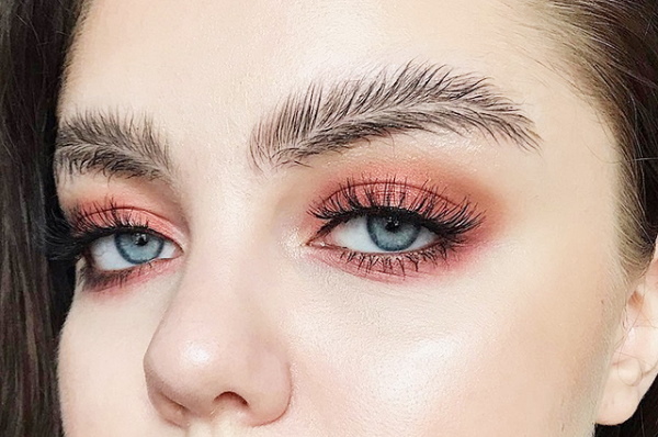 Jenis kening pada kanak-kanak perempuan. Foto, tajuk, pembetulan, tatu