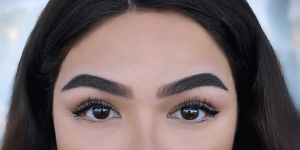 Jenis kening pada kanak-kanak perempuan. Foto, tajuk, pembetulan, tatu